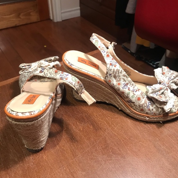 Size 38 Miz Mooz floral wedges - Picture 3 of 4